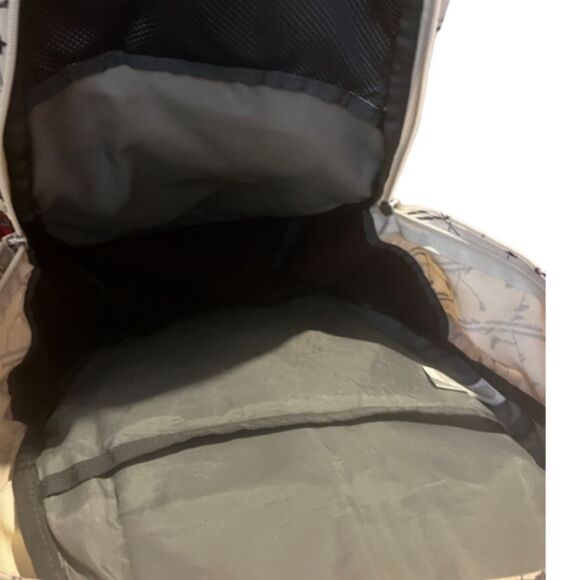 The North Face wise guy vintage bird on a wire printed /sequoia red backpack - Picture 10 of 14